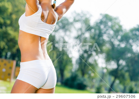 Woman runner Woman runner 29607506