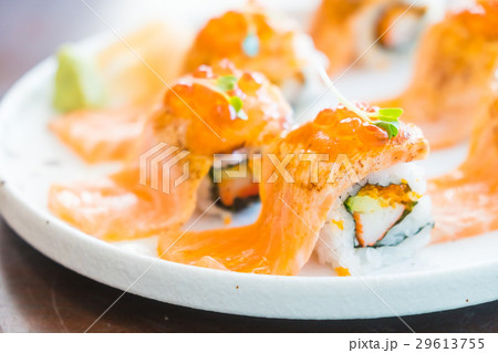 Grilled salmon sushi roll Grilled salmon sushi roll 29613755