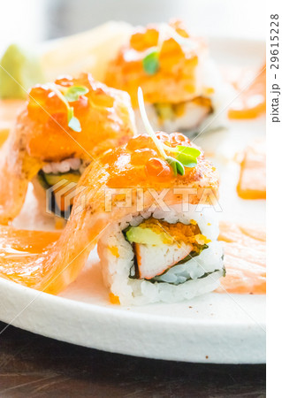 Grilled salmon sushi roll Grilled salmon sushi roll 29615228