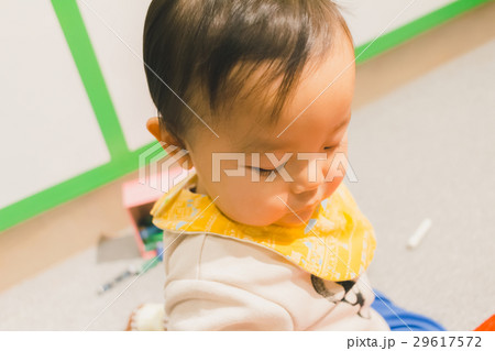 1 year old 29617572