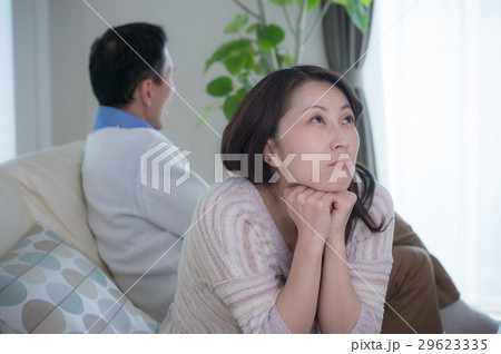 喧嘩する日本人ミドル夫婦 喧嘩する日本人ミドル夫婦 29623335
