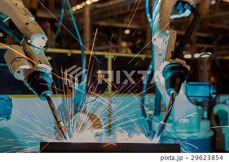 Close-up robots are runninr program welding 29623854