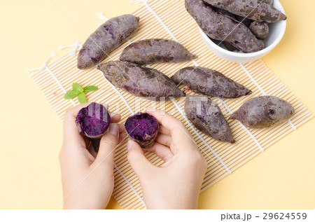 Purple sweet potatoes ready to eating Purple sweet potatoes ready to eating 29624559