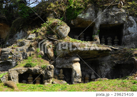 3月　逗子60まんだら堂やぐら群・五輪塔 29625410