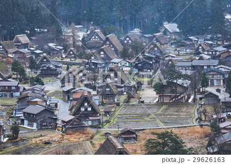 雪の積もっていない白川郷 29626163