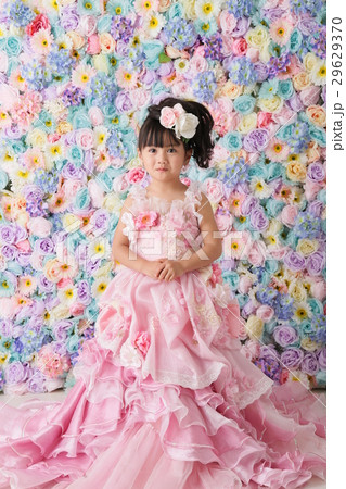 3歳のドレス姿 七五三の写真素材