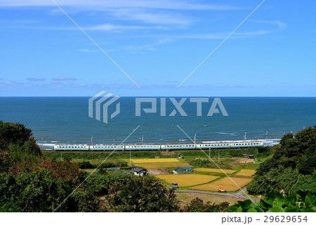 海沿いを行く485系特急いなほ 海沿いを行く485系特急いなほ 29629654