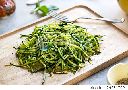 Zucchini spaghetti in Pesto sauce 29631709