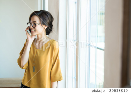 代女性 オフィスカジュアル の写真素材 代女性 オフィスカジュアル の写真素材