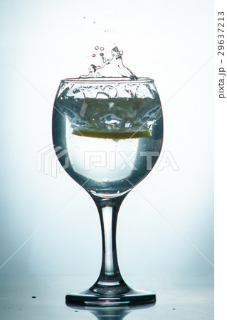 slice of lemon drops in a glass of water 29637213