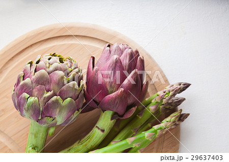 Artichokes and asparagus Artichokes and asparagus 29637403