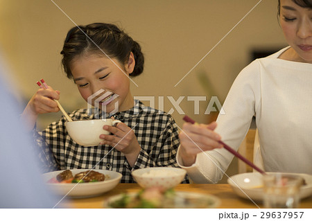 家族 夕食 家族 夕食 29637957