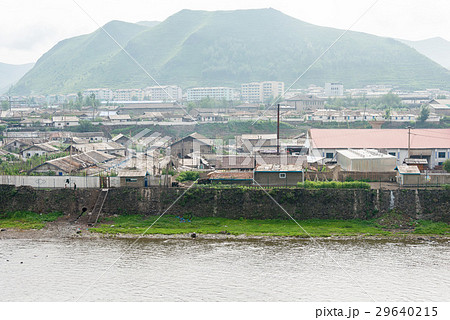中朝国境 鴨緑江の対岸は北朝鮮・恵山市 中国・吉林省長白朝鮮族自治県 中朝国境 鴨緑江の対岸は北朝鮮・恵山市 中国・吉林省長白朝鮮族自治県 29640215