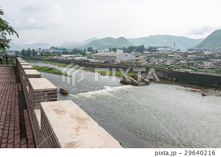 中朝国境 鴨緑江の対岸は北朝鮮・恵山市 中国・吉林省長白朝鮮族自治県 中朝国境 鴨緑江の対岸は北朝鮮・恵山市 中国・吉林省長白朝鮮族自治県 29640216
