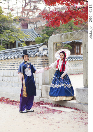 Go out with Korean traditional clothes 'Hanbok' 324 29644118