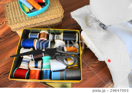 ミシンとミシン糸 29647003