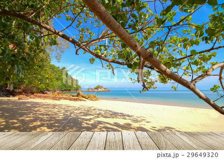 Peaceful beach background  29649320