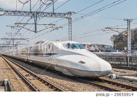 東海道新幹線 N700系 新横浜駅 の写真素材