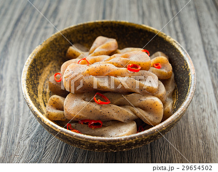 コンニャクの煮物　ピリ辛煮　手綱コンニャク　和食 29654502