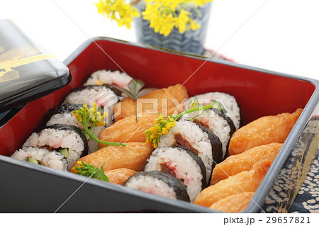 助六寿司のお弁当 29657821