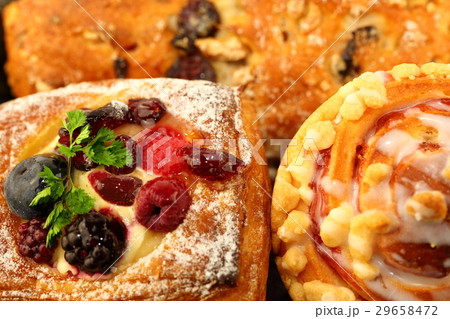 パン三種 パン三種 29658472