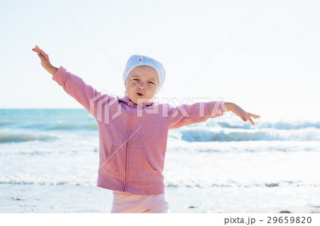 Little girl at the ocean 29659820