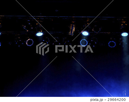 地明かりとスポットライト 29664200