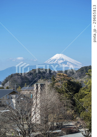 韮山反射炉越しに遠く富士山を見る 29665813