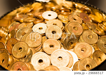大量の5円玉 29666517