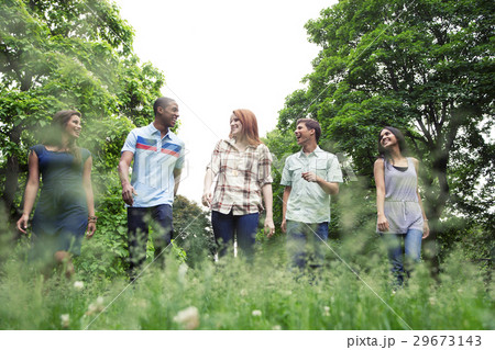 Teenage friends spending time together 29673143