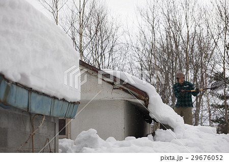雪下ろし 29676052