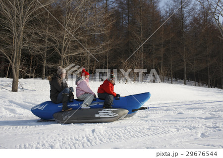 バナナボートに乗る父子 バナナボートに乗る父子 29676544