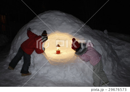 かまくらと子供たち かまくらと子供たち 29676573