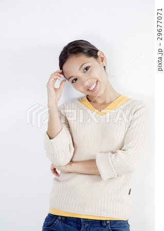 笑顔の若い女性 笑顔の若い女性 29677071