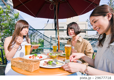 女子会の食事シーンの写真素材