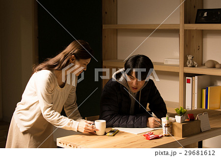 受験生　徹夜 29681612