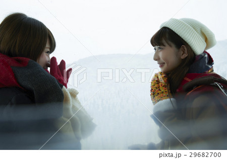 冬の女子旅　ロープウェイ 29682700