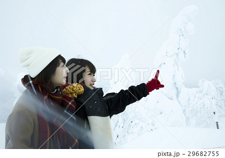 冬の女子旅　雪景色 29682755