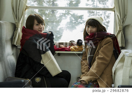 冬の女子旅　雪景色のローカル線 29682876