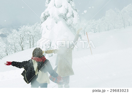冬の女子旅　雪景色 29683023