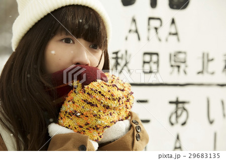 冬の女子旅　雪景色の駅 29683135