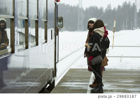 冬の女子旅 雪景色の駅 冬の女子旅 雪景色の駅 29683187