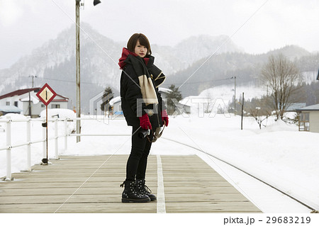 冬の女子旅 雪景色の駅 冬の女子旅 雪景色の駅 29683219