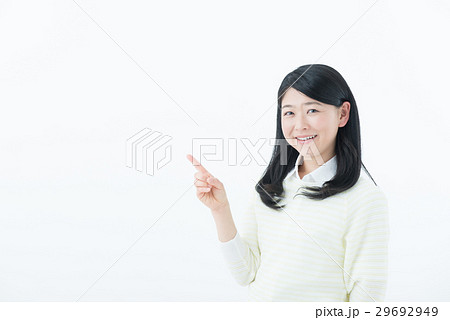 若い女性 29692949