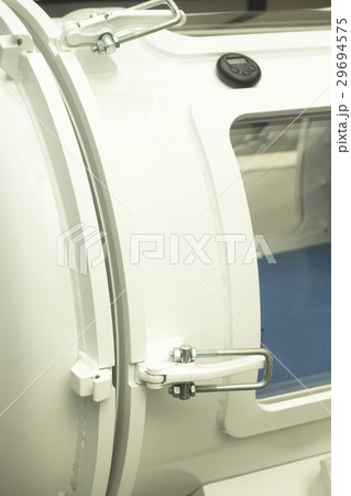 Hyperbaric oxygen tank chamber Hyperbaric oxygen tank chamber 29694575
