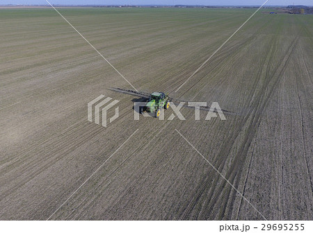 Tractor with hinged system of spraying pesticides Tractor with hinged system of spraying pesticides 29695255