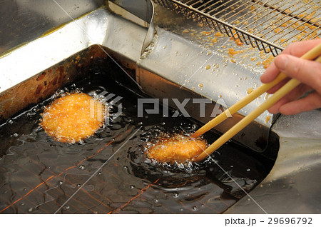 フライを揚げる 29696792