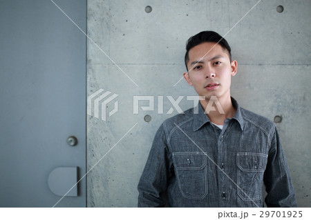 男性 カジュアル(人物 コピースペース ハーフ フィリピン人 日本人 スナップ ポートレート) 男性 カジュアル(人物 コピースペース ハーフ フィリピン人 日本人 スナップ ポートレート) 29701925