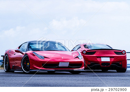 真っ赤なスポーツカー 29702900