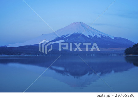 夜明けの富士山 山中湖 夜明けの富士山 山中湖 29705536
